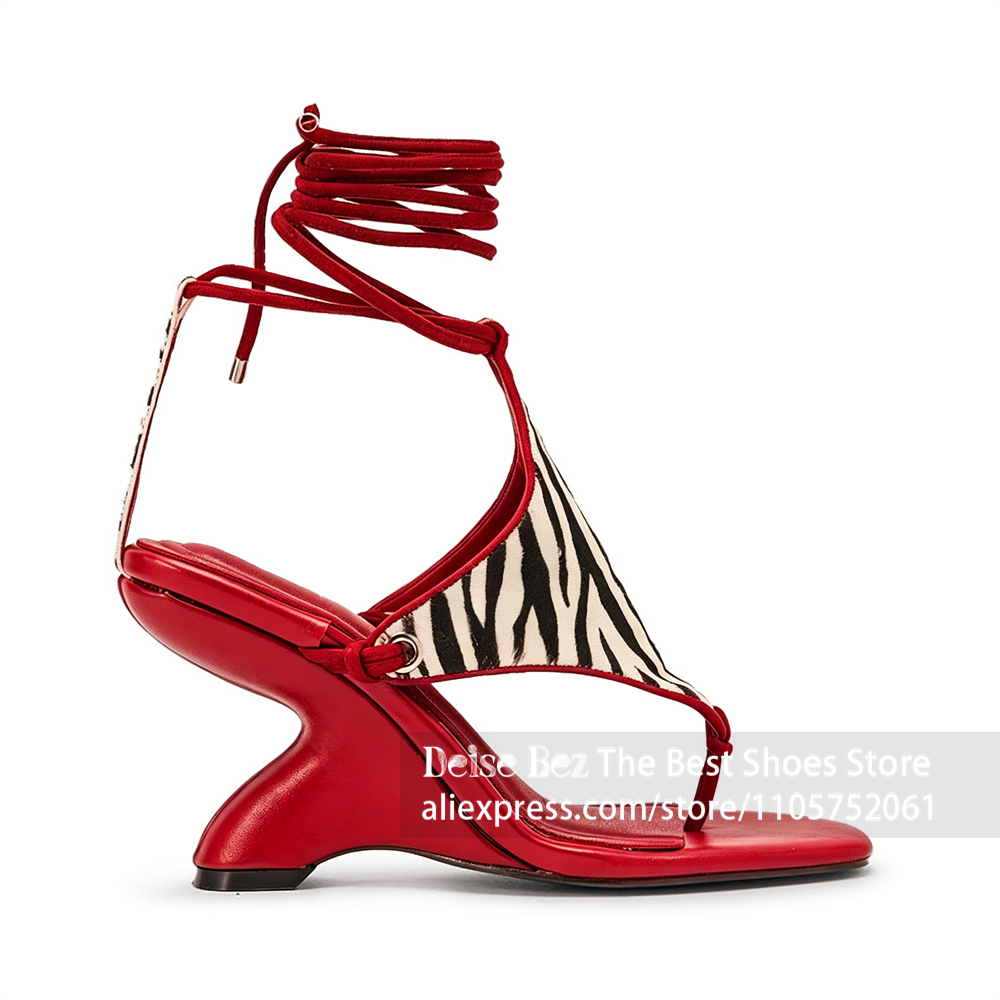 Sandal Strappy Heeled - صنادل نسائية بكعب منحوت بنقشة جلد